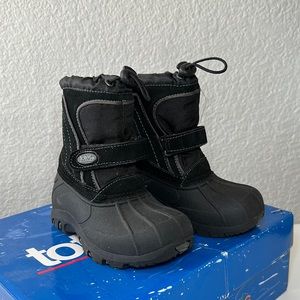 Kids • Totes, winter snow boots